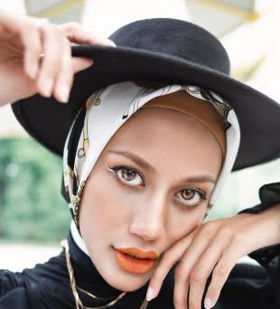 woman-hat-928x1024-310x342-1 woman-hat-928x1024-310x342-1